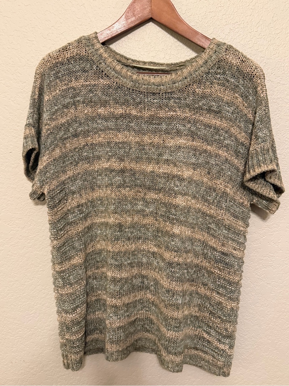Cable & Gauge Striped Green and Cream Short-Sleeve Crew Sweater Size Medium